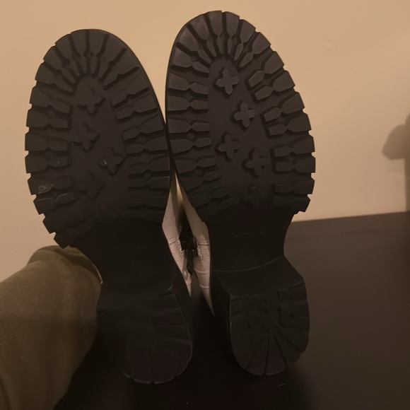 MIA White Ankle Boots with Chunky Heel - Size 8.5 - Picture 3 of 5